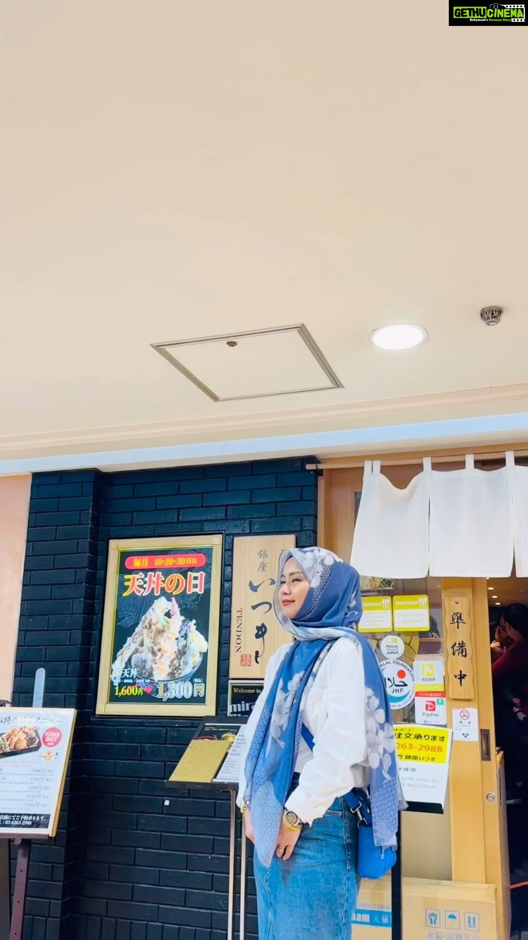 Aaron Aziz Instagram - Assalamualaikum Alhamdulilah Tabarakallah Siapa yg gg to Tokyo and wondering where to eat!? Mesti try Tendon itsuki ok? Alhamdulilah sedap! Sakura Shawl @diyanahalikcom ❤️ www.diyanahalik.com www.diyanahalik.sg