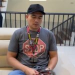 Aaron Aziz Instagram - Masya Allah. Isteri korang pun camni ke? Menguap berkali kali, siap cium satu muka cakap ngantuk. Bila naik, siap……. Video holiday, video bag baru, video kiamat dan video viral pun hantar sekali siap nasihat macam Abg pulak yg bersalah… 😩 #abghadapharihari #abgtakReplyMarahKang #abgtetaplove #abgPunyaIsteriUnique #abgdengaraje #abgtakmarah #abgsabar 😢 @officialaksomalaysia
