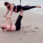 Aashka Goradia Instagram - Flashback and Present (with extra kilos and same strength 😉) Future - there will be a little one, daddy B has a lot to carry! Strong Dad ♥️ . . . . . . . . #pregnant #parentstobe #dadtobe #momtobe #acroyoga #nowandthen #34weekspregnant #shivashiva