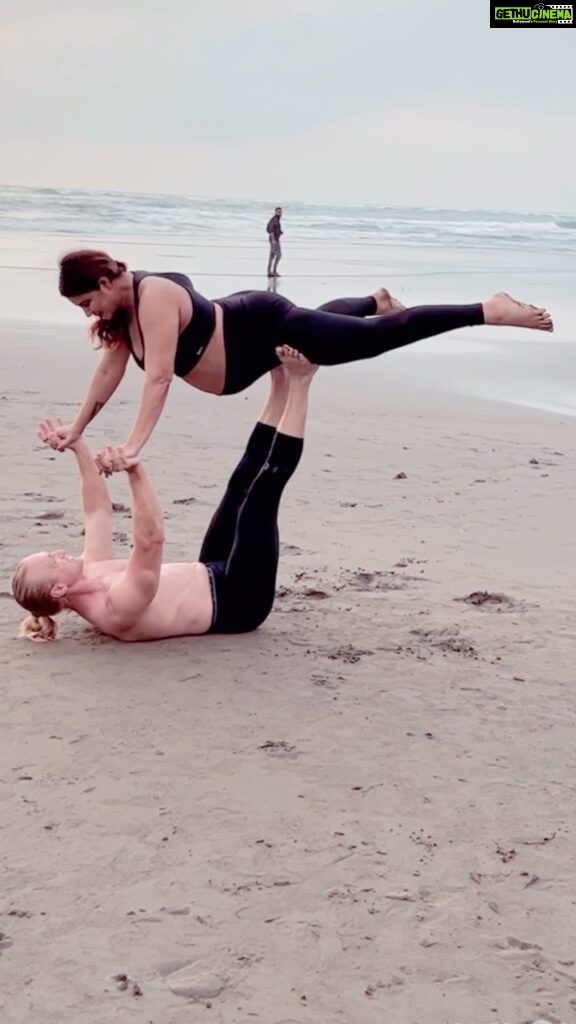 Aashka Goradia Instagram - Flashback and Present (with extra kilos and same strength 😉) Future - there will be a little one, daddy B has a lot to carry! Strong Dad ♥ . . . . . . . . #pregnant #parentstobe #dadtobe #momtobe #acroyoga #nowandthen #34weekspregnant #shivashiva