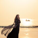 Aasiya Kazi Instagram - 🌅 📷 @jaysingal_ 💆🏻‍♀️ @meenakshikolvankar