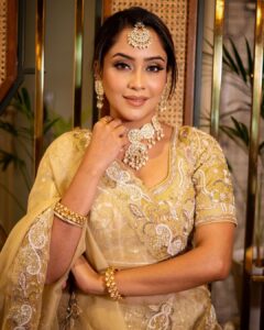 Aasiya Kazi Instagram - Modern Bride No Makeup Makeup look on this Beautiful TV Actress @aasiya_o9 ✨✨
It was a pleasure working with you🫰🏻
Makeup @makeupbyarpita 
Hairstylist @valajagruti 
Outfit @emiraasbyindrani @indrani_designerstore 
Jwellery @chicasuu 
Location @blabberallday 
—————————————————————
#mumbaimakeupartist #mumbaimakeup #modernbridal #nomakeupmakeup #naturalmakeuplook #delhimakeupartists #delhibridalmakeupartist #delhibrides #mumbaibrides #bridesofmumbai #bridalmakeupartists #celebritymakeupartists #celebritymakeuplook