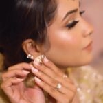 Aasiya Kazi Instagram - Modern Bride No Makeup Makeup Look🫶🏻 Makeup @makeupbyarpita Hairstylist @valajagruti Muse- @aasiya_o9 Outfit- @emiraasbyindrani @indrani_designerstore Location- @blabberallday Jwellery @chicasuu Shot by @pixtric_studio ————————————————————————————— #mumbaimakeup #mumbaimakeupartist #bridesofmumbai #celebritymakeupartists #delhimakeupartists #bridesofdelhi #modernbrides #nomakeupmakeuplook #naturalmakeuplook #makeupreel #mumbaibrides Mumbai, Maharashtra