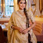 Aasiya Kazi Instagram - Modern Bride No Makeup Makeup look on this Beautiful TV Actress @aasiya_o9 ✨✨ It was a pleasure working with you🫰🏻 Makeup @makeupbyarpita Hairstylist @valajagruti Outfit @emiraasbyindrani @indrani_designerstore Jwellery @chicasuu Location @blabberallday ————————————————————— #mumbaimakeupartist #mumbaimakeup #modernbridal #nomakeupmakeup #naturalmakeuplook #delhimakeupartists #delhibridalmakeupartist #delhibrides #mumbaibrides #bridesofmumbai #bridalmakeupartists #celebritymakeupartists #celebritymakeuplook Mumbai, Maharashtra