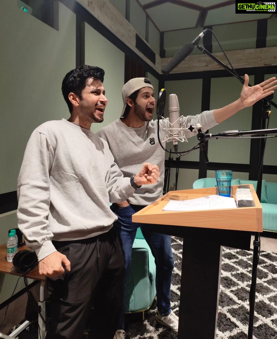 Abhimanyu Dasani Instagram - Look we're on TV again! 🫣👀😜 50 rs for overacting