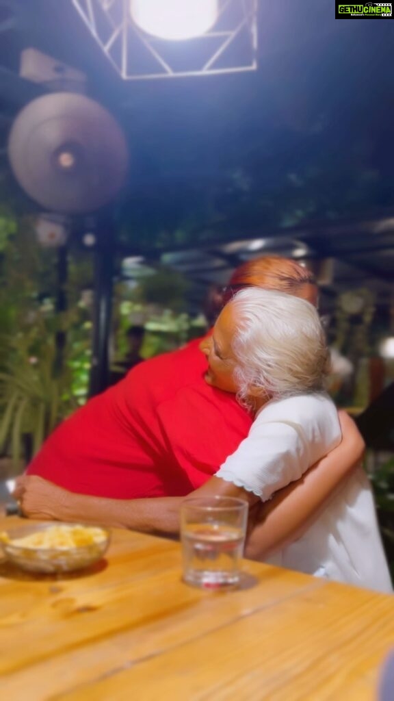 Abhirami Suresh Instagram - What more can I ask for …. Pure love. Pure happiness. Pure smiles. Pure conversations.. Thank you my lord, for bringing me blessings in forms of love and acceptance… 🙏🏻 Thank you Kukkumole for capturing this wonderful moment @kukku_enola ✨ 🙏🏻🤍✨ #humbled Cafe Uutopia