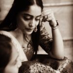 Abhirami Venkatachalam Instagram - 🖤 கண்ட நாள் முதலாய் காதல் பெருகுதடி கையினில் வேல் பிடித்த கருணை சிவ பாலனை #life #love #live #happy #vibes #abhiramivenkatachalam #kannamma #av #instagram #instagood #instamood #instalike #instalove #instafashion #instapost #chennai #shoot