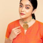 Abhirami Venkatachalam Instagram - 🧡 @isha.life.india @ramya_shiva 💄💅🏼 @vinodkumar_karthikeyan #life #live #love #happy #vibes #abhiramivenkatachalam #kannamma #av #instagram #instagood #instalike #ınstalife #instamood #instafashion #chennai I do not own the rights for the music