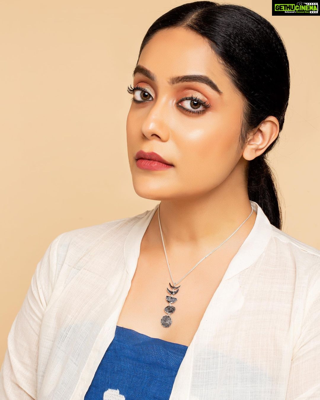 Abhirami Venkatachalam Instagram - Campaign for @isha.life.india Photography- @vinodkumar_karthikeyan Hair& makeup- @ramya_shiva Shoot director- @dishapahadi #live #life #love #happy #vibes #abhiramivenkatachalam #kannamma #av #instagram #instagood #instafashion #instamood #instalife #instalike #instapost