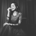 Abhirami Venkatachalam Instagram – You smile I smile 
I love ya fam 🤍
#life #live #love #happy #vibes #positivevibes #monochrome #instagram #instamood #instalove #instalife #instalike #instapost #post #instafashion #abhiramivenkatachalam #kannamma #av
