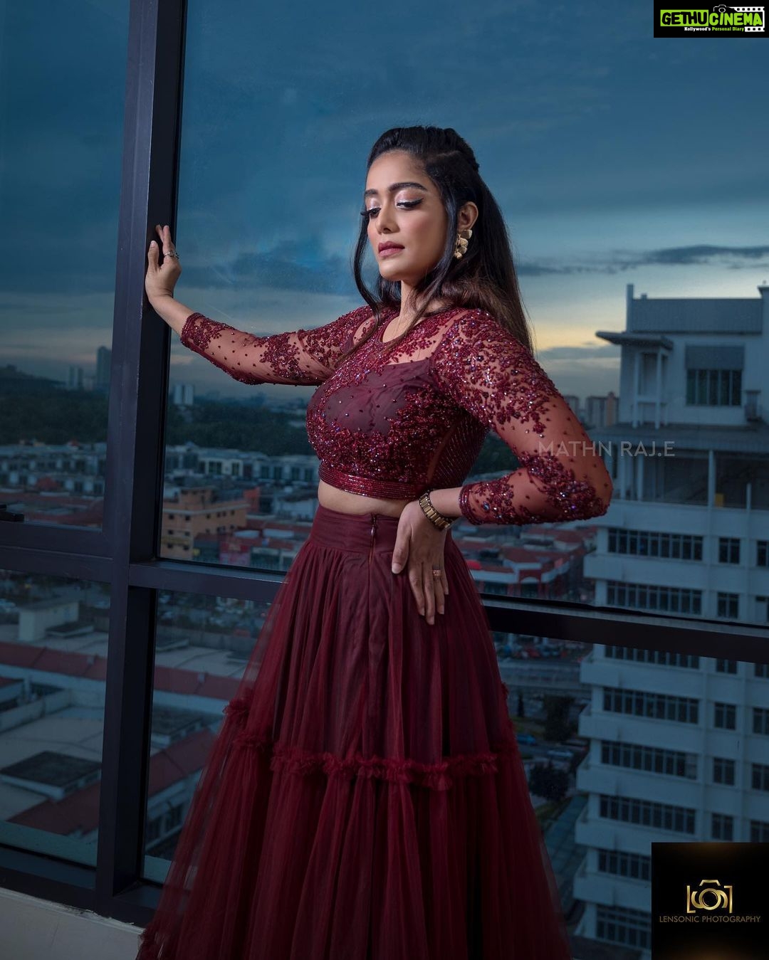 Abhirami Venkatachalam Instagram - GAJEN ✨ in theaters from 24th of nov 🇲🇾 Outfit- @nirali_design_house Hair&makeup- @brriyanjohn.official Photography- @mathnraj.e #life #love #live #happy #vibes #positivevibes #ootd #instagram #instagood #instalike #instalife #instamood #instafashion #instalove #abhiramivenkatachalam #kannamma #av #malaysia #gajen