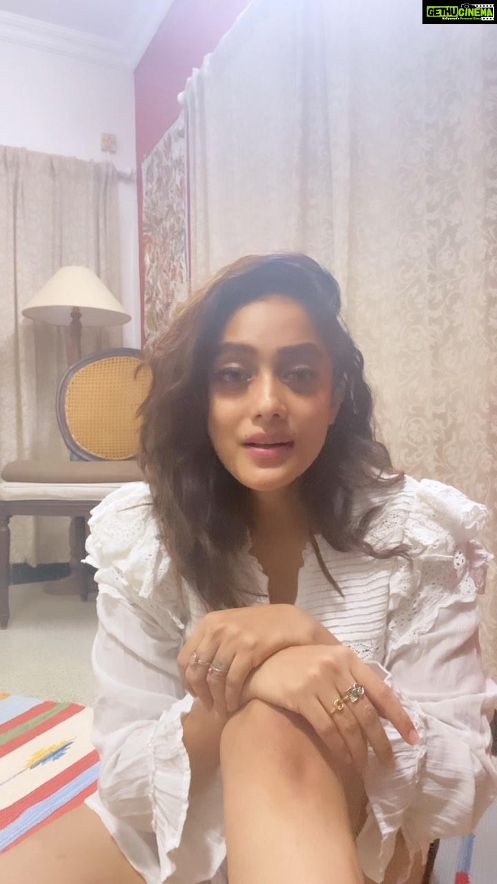 Abhirami Venkatachalam Instagram - Abhirami abhirami .... 🤍 #live #love #life #happy #vibes #positivevibes #sing #self #loveislove #abhiramivenkatachalam #kannamma #ab #instagram #instareels #reels #instagood #instalike #instalife #chennai #home