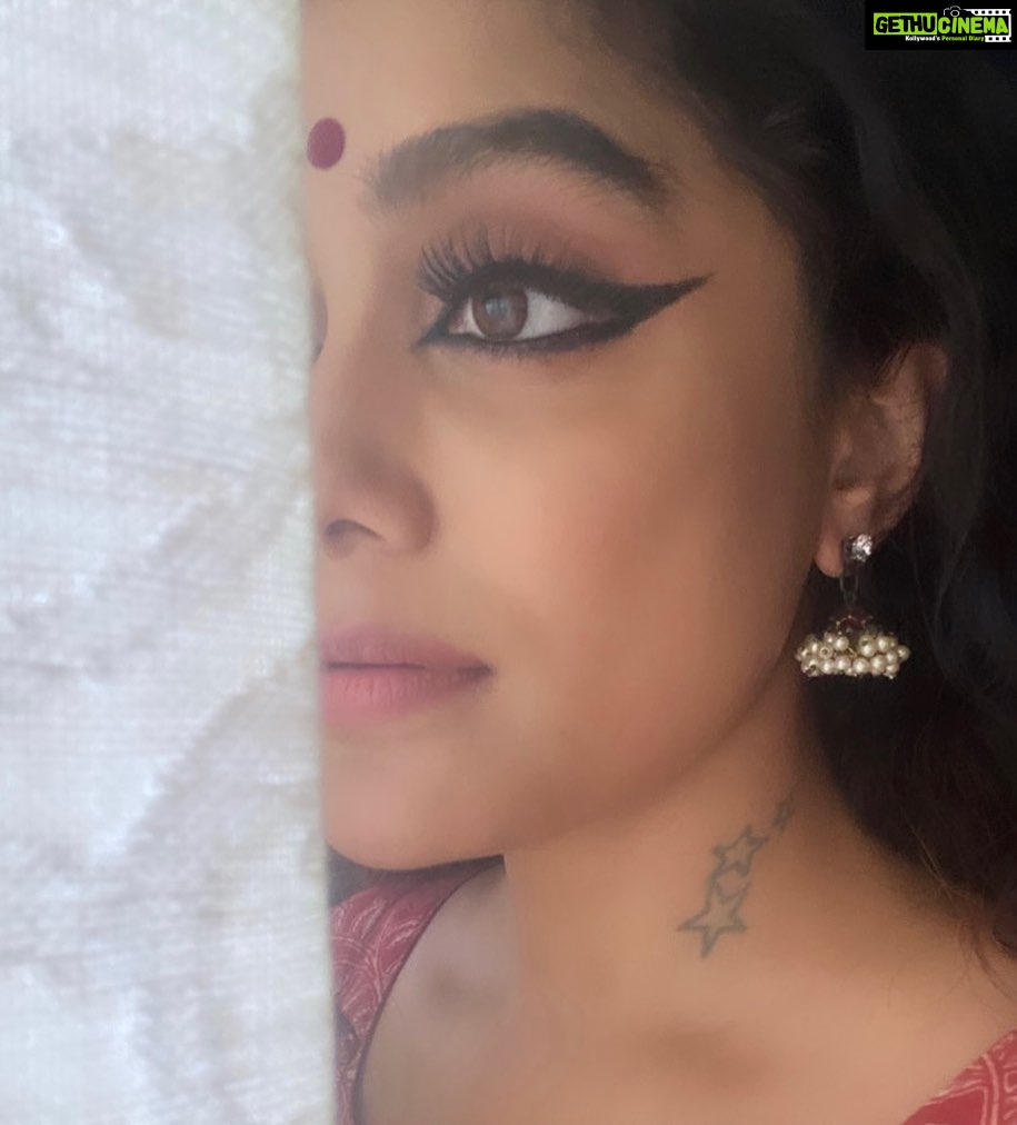 Abhirami Venkatachalam Instagram - Nayanam ✨ #abhiramivenkatachalam #av #kannamma #kanmani #eyes #dance #look