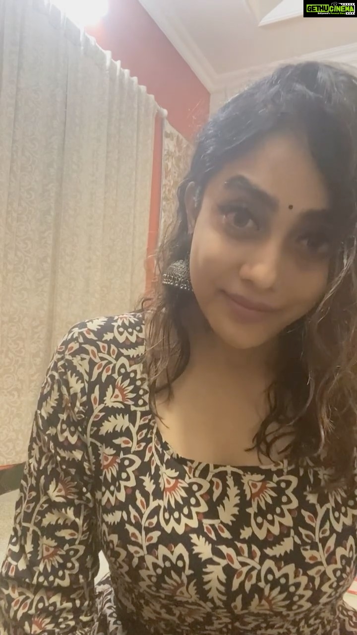 Abhirami Venkatachalam Instagram - Somewhere Iam having fun doing this π second try ... my fav dialogue from thalapathy ... omg super star in this πππΌ #thalapathy #shobana #superstar #love #life #reels #instareels #instagram #instagood #instalife #instalove #instalike #fun #selflove #abhiramivenkatachalam #ab #kannamma #chennai #home