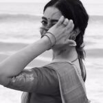 Abhirami Venkatachalam Instagram - She was an epitome of happiness- Mother Nature 🙏🏼 #ocean #oceanlover #pisces #love #life #happy #moments #peace #abhiramivenkatachalam #kannamma #ab #instagood #instagram #instareels #instalove #instamood #chennai Team: @shotsbyuv @kishorekumar5749 @sat_narain thank you so much for such an amazing time , had fun shooting with the team🙏🏼 Broken bridge, Chennai