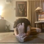 Abhirami Venkatachalam Instagram - Yogasanas "If you consciously hold an asana, it can alter the way you think, feel, and experience life. This is what Hatha Yoga can do”🙏🏼🙏🏼🙏🏼 #hatayoga #yoga #mylife #experience #love #life #happiness #practice #regular #instagood #instapost #instagram #instalife #abhiramivenkatachalam #kannamma #ab #chennai #home