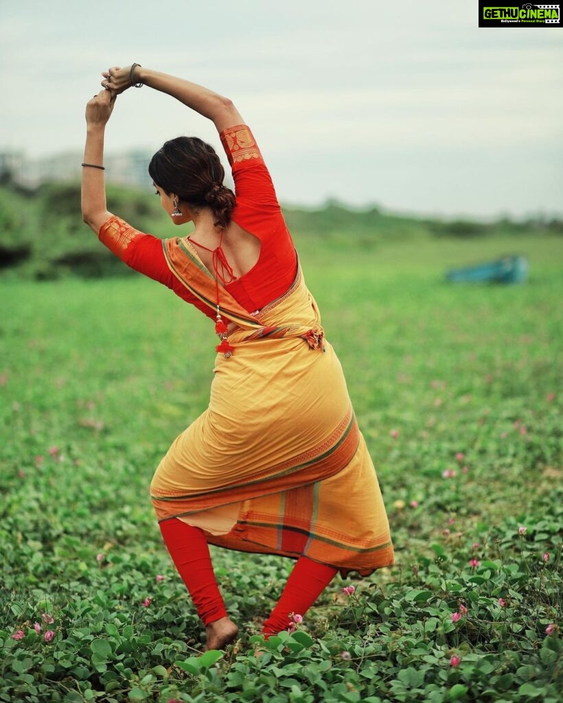Abhirami Venkatachalam Instagram - You are the closest to heaven that IL be aum namah shivaya 🙏🏼✨ #dance #life #shiva #love #happy #pose #instapost #instagram #instagood #instalife #abhiramivenkatachalam #kannamma #ab #chennai Photography- @sat_narain