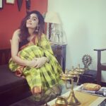 Abhirami Venkatachalam Instagram - Happy Diwali fam ✨🪔💚 PC-Amma😚 #live #love #smile #light #festival #diwali #instagram #instapost #instalike #instalove #instagood #instafashion #saree #traditional #abhiramivenkatachalam #kannamma #ab #chennai #home