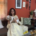 Abhirami Venkatachalam Instagram - Happy onam my thangams ✨🌺 PC- amma love #onam #onamcelebration #love #joy #positivevibes #life #hugs #abhiramivenkatachalam #kannamma #instapost #instagram #instagood #instalife #saree #chennai #tamicinema #ab @simba3680