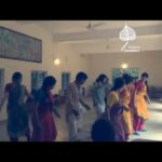 Abhirami Venkatachalam Instagram - Omg omg omg blast from the past ♥️ thank you @theprakritifoundation for sharing this .... #memories #flash #love #life #dancer #kalakshetra #dance #omg #instagood #instagram #instapost #instareels #insta #abhiramivenkatachalam #kannamma #ab #abhs #chennai PS- Iam the third girl in front row, red blouse yellow saree green border, long braided hair 😉 guess it’s easy to find now andddd yes the tall one 😋 Kalakshetra Foundation