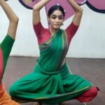 Abhirami Venkatachalam Instagram - Throwback to the practice session with my brother @kaliveerapathiran ♥️♥️♥️ and our girls .... ♥️ @abhila__a__s @ramithasree_m Ramya and chippy Choreography by @kaliveerapathiran Misra alarippu Theme - water (நீர்)