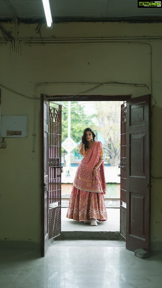 Abhirami Venkatachalam Instagram - Cinematography : @travelwithkannan In frame : @abhirami.venkatachalam Costume : @studio149 Jewellery : @mspinkpantherjewel Makeover : @chisellemakeupandhair & @irismakeupandhair Associate : @idle_works #travelwithkannan #abhiramivenkatachalam #studio149 #runawaybride #train #chennai #costume #bridelook #bridelmakeup #studio #biggbosstamil #biggboss #fashionmodel #fashionweek #fashionistas #actress #tamilactress #fashiondesigners #metgala #voguemagazine #fashionphotography #indianrailways #réel #reelitfeelit❤️❤️ #instagramreels #instareels #instareel #realismag #viralreels #trendingreels Chennai, India