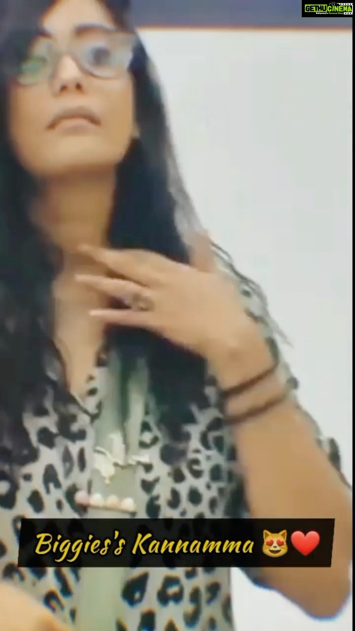 Abhirami Venkatachalam Instagram - My best moment in biggies house 🤍 kannamma enum naan ♥️ idupodhum enaku idupodhume...... #moments #life #mirracle #smile #love #unconditional #onlylove #bbultimate #hotstar #ott #tamil #abhiramivenkatachalam #ammu #kannamma #instagram #instagood #instagramreels #chennai #biggy ps- thank you fam for the edit ♥️