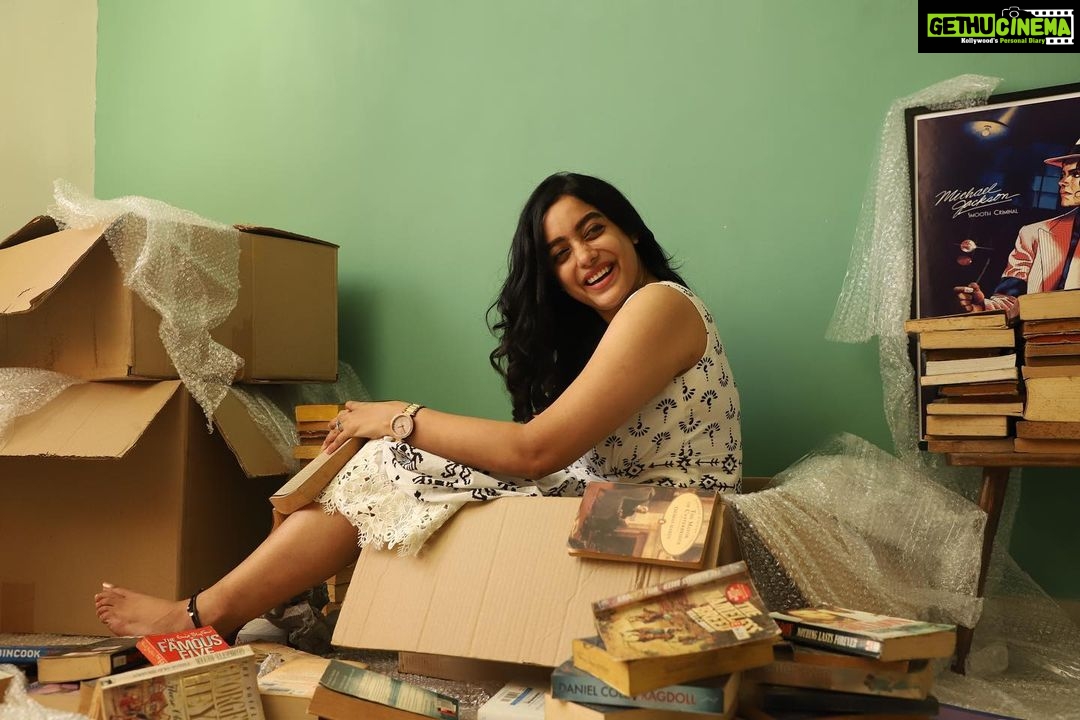 Abhirami Venkatachalam Instagram - I love it when someone’s laugh is funnier than the joke 🤣 styling- @preethinarayanan Art- @saranya_ravichandran outfit- @turmerikofficial #dress #laugh #smile #shoot #positivevibes #happy #vibes #life #love #hugs #keepsmiling #abhiramivenkatachalam #ammu #yourstruly #kannamma #insta #instagood #instagram #instalife #instalike #chennai #tamilcinema