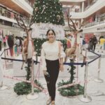 Abhirami Venkatachalam Instagram – Super tired still geared up for the day 🌸 merry Christmas to my lovelies 🎄♥️ lots and lots of love 😘 #christmas #wishes #wish #love #spreadlove #spread #kindness #positivevibes #happy #vibes #hugs #kisses #abhiramivenkatachalam #ammu #yourstruly #kannamma #insta #instagram #instagood #instalife #instalike #coimbatore #tamilcinema #tamilnadu Brookefields Shopping mall