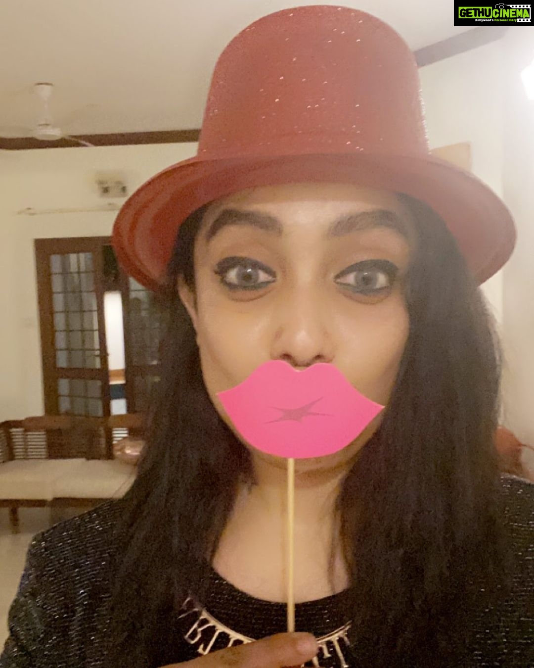 Abhirami Venkatachalam Instagram - 1000kisses ..... love you all 3000♥️ #love #kisses #hugs #life #awesome #positivevibes #happy #vibes #insta #instagram #ınstalife #instagood #instalike #abhiramivenkatachalam #ammu #yourstruly #kannamma #chennai #tamilcinema #sunday #sundayvibes