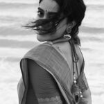 Abhirami Venkatachalam Instagram - கண்கள் கவிதை The poem that Iam viewing is making my eyes a poetry and the poem is you 🤍 #abhiramivenkatachalam #av #kanmani #kannamma #🦋 Broken Bridge, Besant Nagar