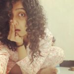 Abhirami Venkatachalam Instagram – Spring mudi Monday 👩🏻‍🦱 பொழுது போக்கு selfie ♥️ #curlyhair #curls #noodles #noodlesmanda #love #my #hair #always #basic #rocks #expression #dance #lover #life #miracle #memories #positivevibes #happy #vibe #smile #laugh #create #passion #cinema #abhiramivenkatachalam #ammu #yourstruly #kannamma #chennai #tamilcinema