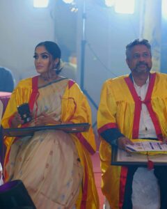 Abhirami Venkatachalam Instagram - Finally a perfect post with amma and my honorary doctorate in Bharatanatyam 💛 thanks a ton to @j_o_h_n_a_m_a_l_a_n , just the word thanks doesn’t equal to your support and the recognition that you gave and got me sir , my heartfelt gratitude to you brother from another mother 🙏🏼 and thanks a ton to @indian_media_works for everything... #saree #best #day #memories #with #amma #doctorate #dance #love #life #happy #vibes #positivevibes #abhiramivenkatachalam #ammu #yourstruly #kannamma #insta #instagram #instagood #instalife #instalike #chennai #tamilcinema