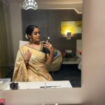 Abhirami Venkatachalam Instagram – Mirror selfie always gives you what you want 🤍🌸 loved the complete look … thanks my darlings @sakthi.makeover & @deetyaboutique … and @indian_media_works always love to be a part of whatever you ppl do… thanks for the doctorate too… means the world to me 🤍🤍🤍 #saree #traditional #smile #hugs #positive #vibes #happy #vibes #mirror #selfie #abhiramivenkatachalam #ammu #yourstruly #kannamma #insta #instagram #instagood #instalikes #instalife #chennai #coimbatore #tamilcinema