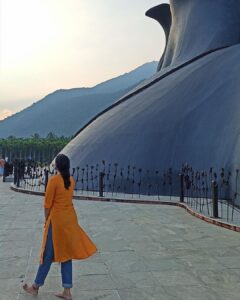 Abhirami Venkatachalam Instagram - My peaceful space in this universe 🧡 with my man #coimbatore #peace #spirituality #touch #heart #bestday #emotional #bond #my #man #life #answers #forever #yours #yourstruly #ammu #abhiramivenkatachalam #isha  #ishayoga #ishayogacenter
