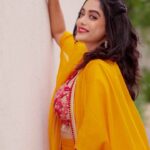 Abhirami Venkatachalam Instagram - In love with this song 💛 feel of pure love in the tune #jaibhim what a fantastic movie ... Videography- @haran_official_ Hair&makeup- @pavihairandmakeup Assisting- @makeover_by_maggie Outfit- @thorkal_couture_official #sendumalliya #jaibhim #surya #jo #2d #reels #mehendi #outfits #smile #love #life #abhiramivenkatachalam #ammu #tamilcinema #tamilsong #chennai