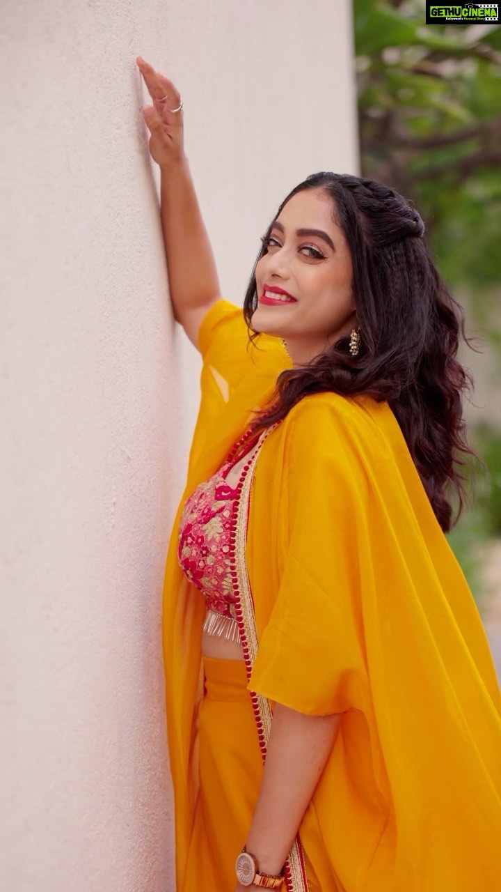 Abhirami Venkatachalam Instagram - In love with this song 💛 feel of pure love in the tune #jaibhim what a fantastic movie ... Videography- @haran_official_ Hair&makeup- @pavihairandmakeup Assisting- @makeover_by_maggie Outfit- @thorkal_couture_official #sendumalliya #jaibhim #surya #jo #2d #reels #mehendi #outfits #smile #love #life #abhiramivenkatachalam #ammu #tamilcinema #tamilsong #chennai