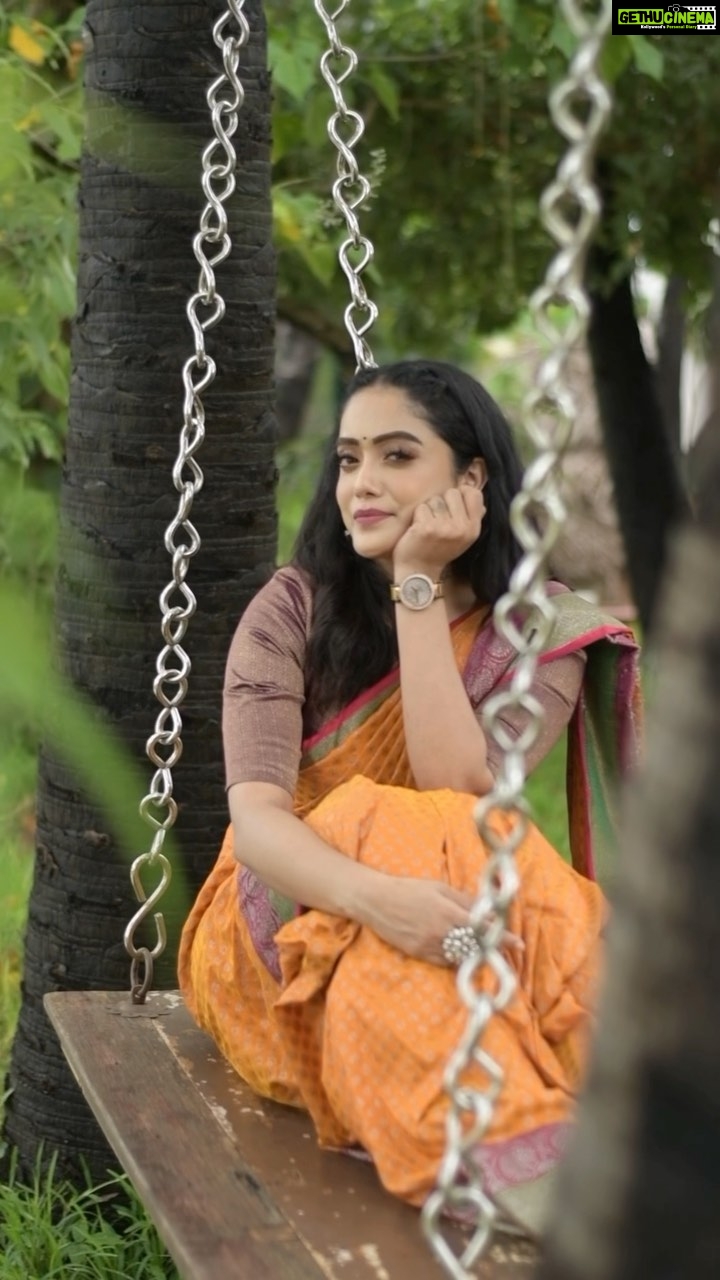 Abhirami Venkatachalam Instagram - “There will be people who say to you, ‘You are out of your lane.’ They are burdened by only having the capacity to see what has always been instead of what can be. But don’t you let that burden you." Videography- @vino_francis_roy Assisted- @nish_ant__ Hair&makeup- @pavihairandmakeup Location- @marutham.village.resort #diwali #wishes #traditional #saree #superstar #tamil #tamilcinema #abhiramivenkatachalam #chennai #shivajitheboss #arrahman