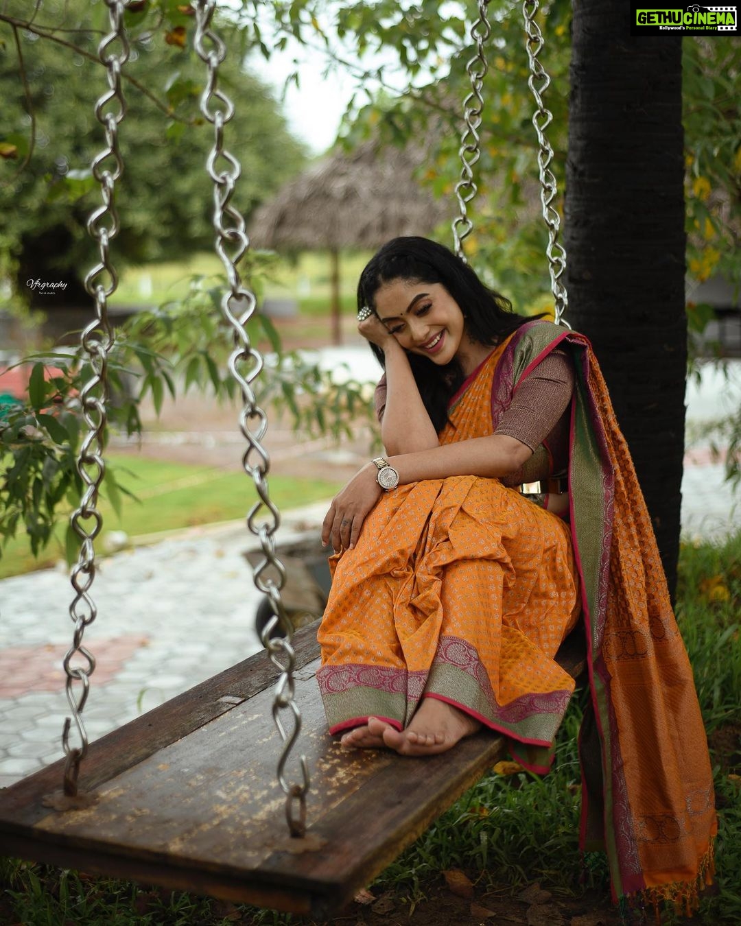 Abhirami Venkatachalam Instagram - — May this Diwali instill in us new hopes for the future and new aspirations for the future. Wishing you a very Happy Diwali with lots of love yours ammu♥️ Photography- @vino_francis_roy Hair&makeup- @pavihairandmakeup Assisted by- @nish_ant__ Location- @marutham.village.resort Thanks to my team for pulling this shoot in such short notice .... @pavihairandmakeup who is just there for me in one msg or a call , love you so much baby and my little brother @vino_francis_roy & @nish_ant__ over night la pakka plan panni 4hrs la finished the complete shoot ... I can’t wait to post the reels and videos , thank you so much da thambis lots of love to you both ... and last but not least thank you @marutham.village.resort such an amazing space to shoot , made me feel like I went back to some beautiful agraharam in karaikudi or Thirunelveli... what hospitality and love ... anyone who wants to shoot in an amazing village feel should definitely go there and check it out .... #diwali #love #light #colour #celebration #smile #saree #traditional #tamil #tamilcinema #abhiramivenkatachalam #ammu