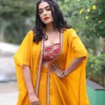 Abhirami Venkatachalam Instagram - Mehendi look for my besties mehendi function 💛 Photography- @haran_official_ Hair&makeup- @pavihairandmakeup ♥️ Assisting- @makeover_by_maggie ♥️ Outfit- @thorkal_couture_official ♥️ Thank you haran for editing it in less than 24hrs , quick shoot but quality one 😉 thank you my Esther pattu for the beautiful outfit stitched in less than two days and last but not least my babies @pavihairandmakeup & @makeover_by_maggie always there for me and perfectionist duo ..... #mehendi #look #traditional #yellow #love #outfits #crazy #me #kisses #hugs #diwali #feel #chennai #tamilcinema #abhiramivenkatachalam #ammu