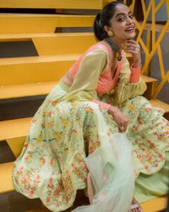 Abhirami Venkatachalam Instagram - Keep smiling  Outfit & styling : @thehouseofsoka
PC : @picturemakers_india
Makeup & hair : @steffhairandmakeup
Jewelry:@rajatamaya