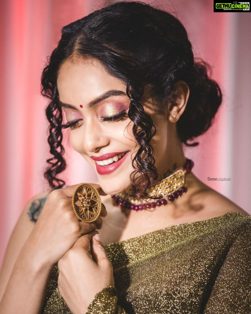 Abhirami Venkatachalam Instagram - Award function ready with the smile ♥️. @jfwdigital awards2020 Styling & Jewelry: @Rajatamaya Make up & hair : @kabooki_mua Photography: @sarancapture Hair: @jamunadevraj