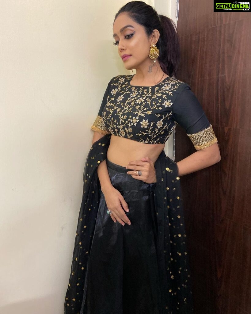 Abhirami Venkatachalam Instagram - #smulemirchimusicawardssouth Thank you so much @mirchitamil for inviting me , had a great evening.... music heals anything and everything , so yes it was a complete healing session ♥️ @smulein 💋. Makeup: @glossy_makeove Hair: @sudas_makeover Wardrobe: @stay__slay my darlings thanks for the last minute help, the complete look was set in half hr ... my powerpuff girls 💋 love ya lot