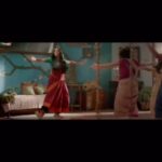 Abhirami Venkatachalam Instagram - Throwback to nalla mudi miss🌸 @parachute_advansed #abhiramivenkatachalam #av #kanmani #kannamma #🦋 PS- sorry for the bad quality video 🙈 Mumbai, Maharashtra