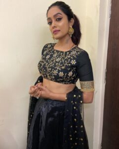 Abhirami Venkatachalam Instagram - #smulemirchimusicawardssouth  Thank you so much @mirchitamil for inviting me , had a great evening.... music heals anything and everything , so yes it was a complete healing session ♥️ @smulein 💋. Makeup: @glossy_makeove 
Hair: @sudas_makeover  Wardrobe:  @stay__slay  my darlings thanks for the last minute help, the complete look was set in half hr ... my powerpuff girls 💋 love ya lot