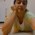 Abhirami Venkatachalam Instagram - Had to try this 😉 got inspired by sanju 😘 #abhiramivenkatachalam #av #ironkneechallenge PS- definitely helps to check your balance and knee 🤍