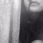 Abhirami Venkatachalam Instagram - I wanna be the only hand you ever need to hold ✨🤍 (pooavizhum- love for the song) #love #life #live #abhiramivenkatachalam #av #home