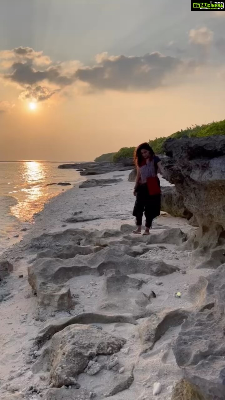 Abhirami Venkatachalam Instagram - As I look from the edge of the ocean ππ π
ππ¦ππ Video credits - @sg3.mma #life #live #love #happy #vibes #positivevibes #universe #cosmos #abhiramivenkatachalam #av #kannamma #kanmani #instagram #instadaily #instatravel #instareels #reels #instamood #instalike #instalife #lakshadweep #island #pisces #piscesqueen PS- connecting with the universe through nature β¨ Tq @everybodycanyoga @ammathi.scuba ππΌππΌππΌ Agatti Island, Lakshadweep
