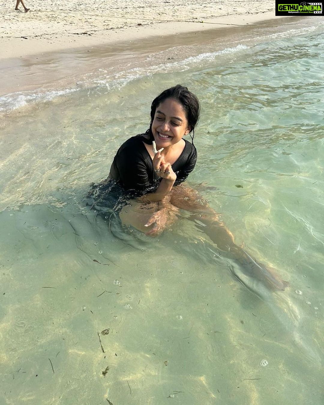 Abhirami Venkatachalam Instagram - Iam yours , No refunds or Exchanges ๐ PC- @sg3.mma ๐ #life #love #live #happy #vibes #my #polestar #memories #abhiramivenkatachalam #av #kannamma #kanmani #instagram #instagood #instapost #instalike #instalife #instamood #agatti #island #lakshadweep #pisces #piscesqueen PS- waiting for you ๐ค โจ cosmos๐ The letter L denoting love โฅ๏ธ Agatti Island, Lakshadweep