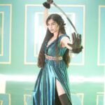 Adah Sharma Instagram - Apple ko kitne tukdey mein cut karna hai ? 🔪🍎🧟‍♂️#BewareOfAdahIfYouAreAnAppleOrATerrorist 😁 🧚‍♀️ @dimpleacharya_official 🙆‍♀️ @snehal_uk #100YearsOfAdahSharma #adahsharma